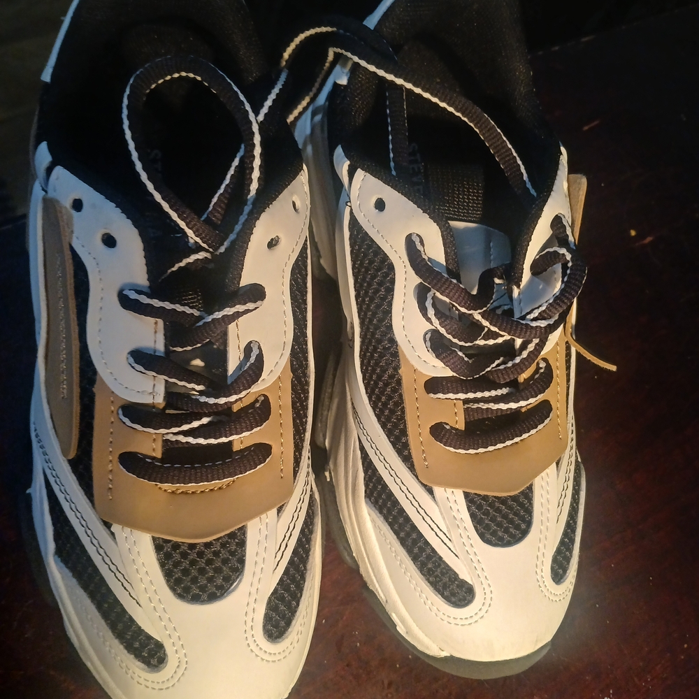 Steve Madden Kids White Black and Gold Fashion Sneakers
